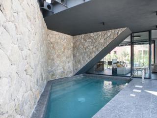 Holiday house with a swimming pool Mugeba, Porec - 22891 - 2