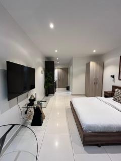 RT Luxury Apartment At The Lennox - 2