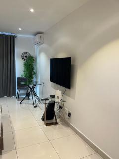 RT Luxury Apartment At The Lennox - 1