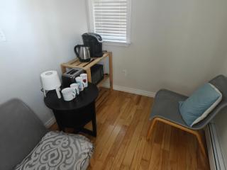Sunny Ensuite Room with 2 Queen Beds-2A - Halifax - 5