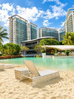 Azure Urban Resort Suites - 4