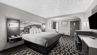 Super 8 by Wyndham Norman West - 3