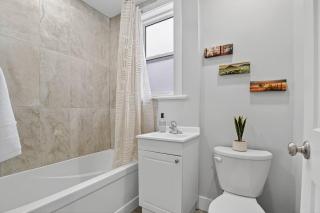 Large groups 4 Bedrooms -Sleep 8 Walk to DT - 1