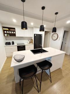 Jubilee Apartment 05 - Bring your own linen - 1