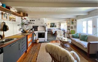 4 Bedroom Cozy Home In Flekkerøy - 5
