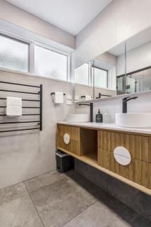 Urban Cosy Osborne Glen Iris 3BR Free Parking - 1