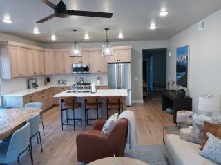 Luxury New Build w Ski Storage Fire Pit BBQ 1122 voss condo - 8