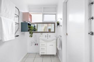 2-Bed Unit Near Chelsea Beach With Large Patio - 4