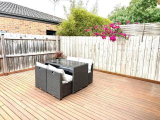 2-Bed Unit Near Chelsea Beach With Large Patio - 2