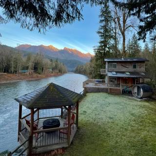Riverfront Retreat Hot Tub Sauna Yard Gazebo and VIEWS - 0