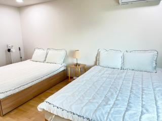 홍대입구역 최고의 위치 숙소 - 0