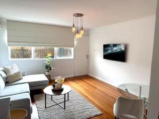 2-Bed Unit Near Chelsea Beach With Large Patio - 8