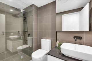 2BR Utopia Fortitude Valley -Pool-Rooftop-King bed - 1