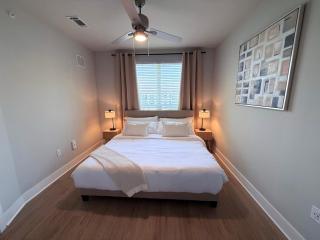 Top-Floor Luxury Retreat, King Bed, Full Kitchen, Private Balcony - 6
