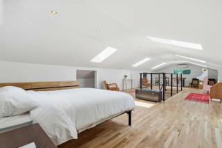 Van Nuys Home Sauna Game Room Sleeps 8 Colby & Conrad - 8
