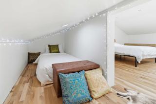 Van Nuys Home Sauna Game Room Sleeps 8 Colby & Conrad - 1