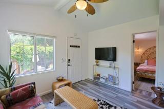Topanga 1BR Loft with Canyon Views by Colby and Conrad - 8