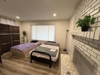 Downtown Vancouver Cozy Living Room Stay- Open Room - Walk to FIFA Stadium & Sky Train, Free Parking & Wifi - 9