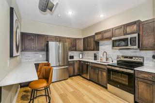 Luxury Apartment Near Downtown Hyde Park Flats - 2