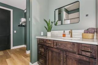 Luxury Apartment Near Downtown Hyde Park Flats - 3