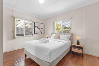 Cozy & Comfy 2BR Apt w/ Parking, Balcony & Wi-Fi - 4