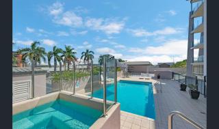 Castle Hill Vista Retreat Resort Pools Gym & CB - 3