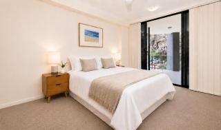 Castle Hill Vista Retreat Resort Pools Gym & CB - 2