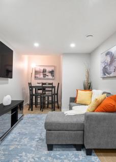 Entire Modern, Stylish 2BR Suite with Private Entrance - 6