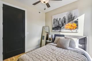Hyde Park Flats Luxury Apartment Near Downtown! - 2