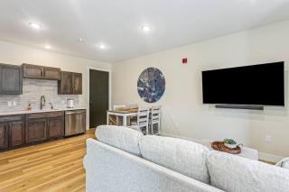 Hyde Park Flats Luxury Apartment Near Downtown! - 3