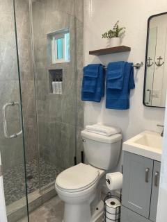Pet Friendly Studio with Fully Fenced Patio - 9