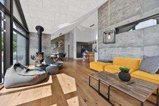 Luxurious Holiday Home with Sauna & Outdoor Hot Tub - 8