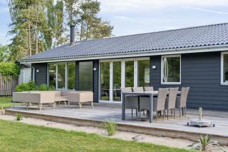 Spacious Cottage Close To Enebærodde - 0