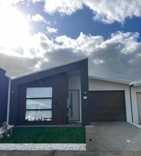 Modern 4BR Family Home in Wollert, VIC - 9