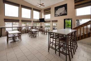 Super 8 by Wyndham Longmont/Twin Peaks - 5