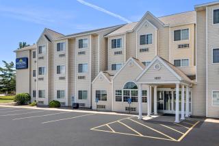 Microtel Inn & Suites by Wyndham Prairie du Chien - 0