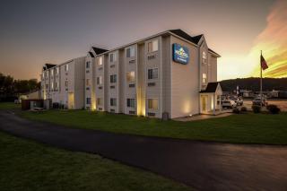 Microtel Inn & Suites by Wyndham Prairie du Chien - 4
