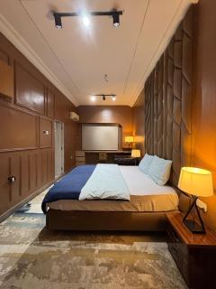 Phoenix Royale 1-Bedroom with 247 Power - 4