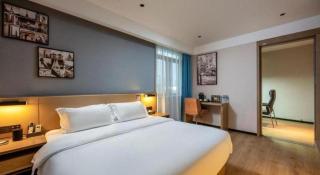 VX Hotel Wuhan Optics Valley Yangjia Bay Metro Station - 7