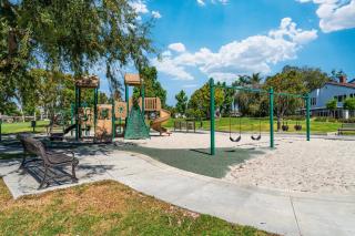 Family-Friendly Home Near University Park Irvine - 3