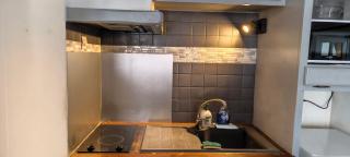 Close to all local amenities, 4 min walk to busway - 7