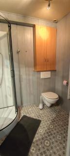 Close to all local amenities, 4 min walk to busway - 1