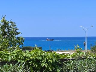 Seaview apartment with garden & pool - 7