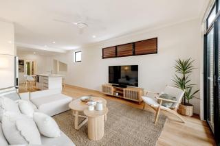 Sunshine Beach Coastal Haven - 8