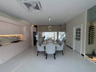 Deniz manzarali, havuzlu lks villa hizmetili - 3