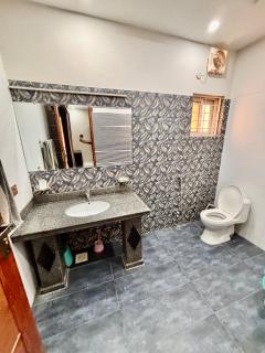Luxury Rooms Private Upper Floor in Lahore - 1