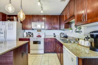 Laketown Wharf 835 - 3