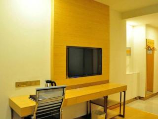 GreenTree Inn Liaocheng Donge Culture Street Express Hotel - 1