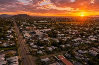 Modern 2BR Stay near Private Hospital Townsville - 2