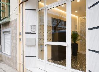 95sqm - 10min center - 2 bedrooms -2AirCo - Gas heating - 3 SmartTvs - 2nd floor - Optical fiber - 5